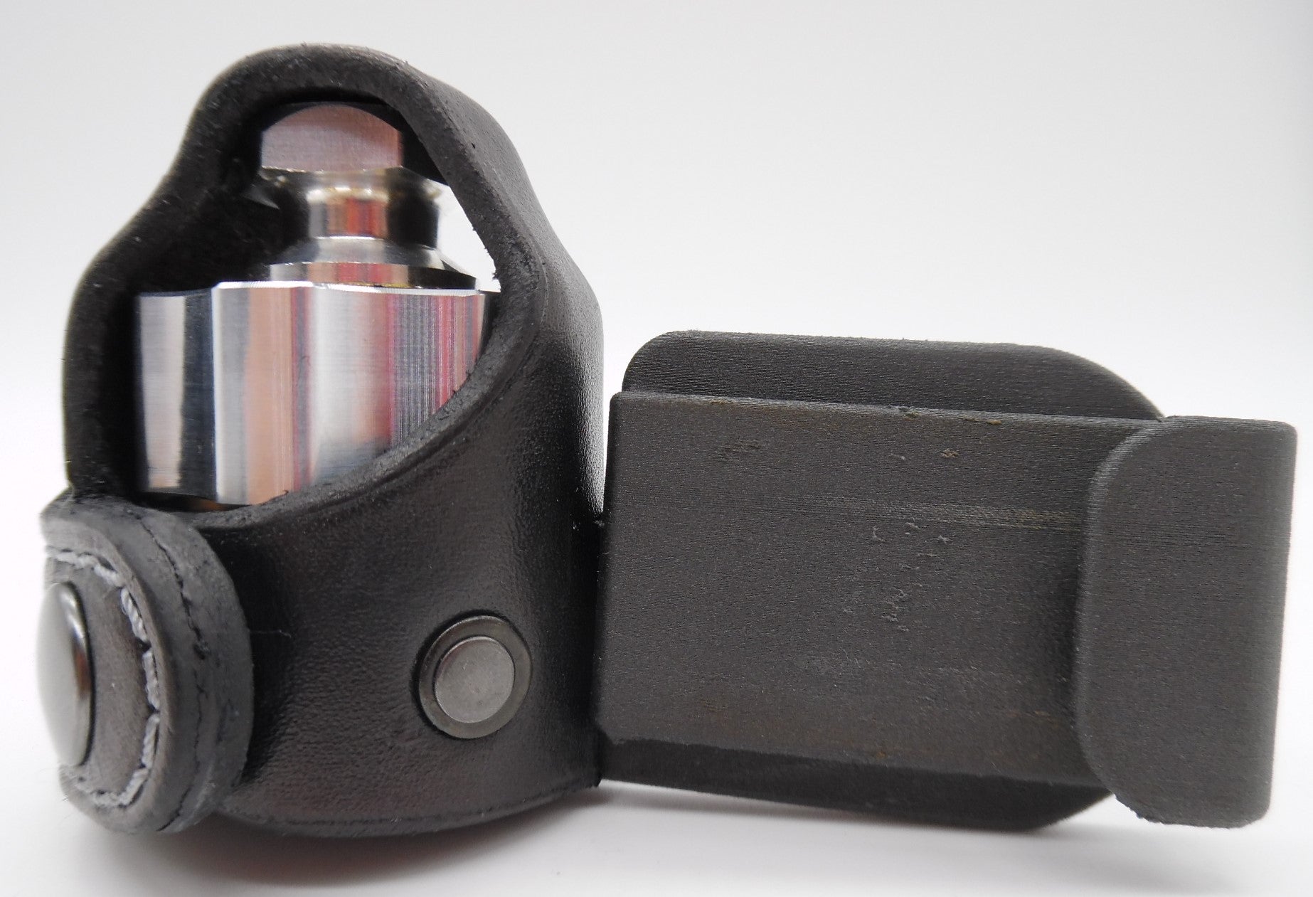 Leonard speedloader pouch back clip portion. Black.