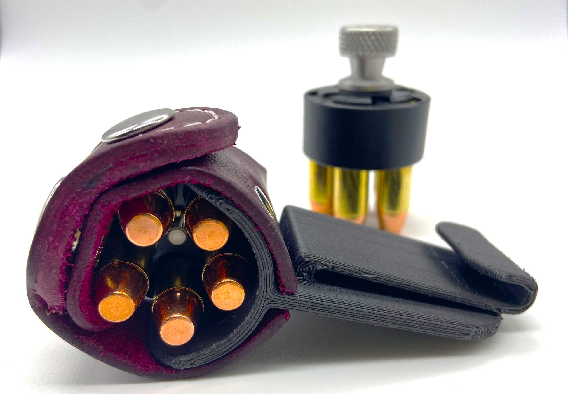 Leonard speedloader pouch on side. With extra speedloader.